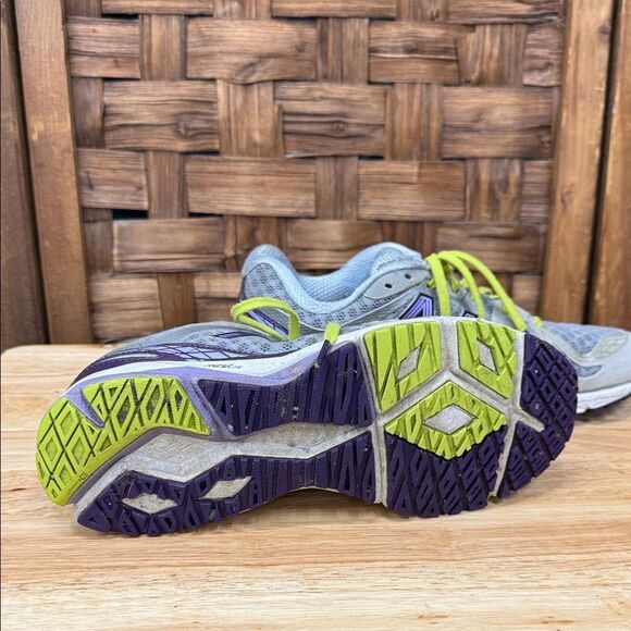 New Balance Barringer 890 v2 Women's Gray and Lime Athletic Shoes - Picture 4 of 5